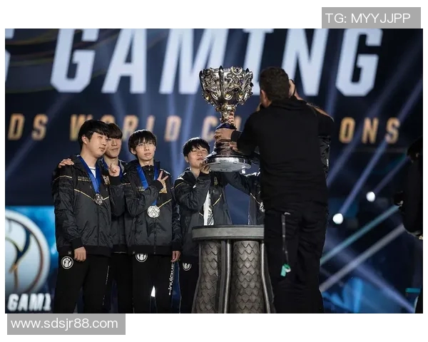 聚焦JDG战队在英雄联盟S15赛季中的强大实力与精彩表现分析